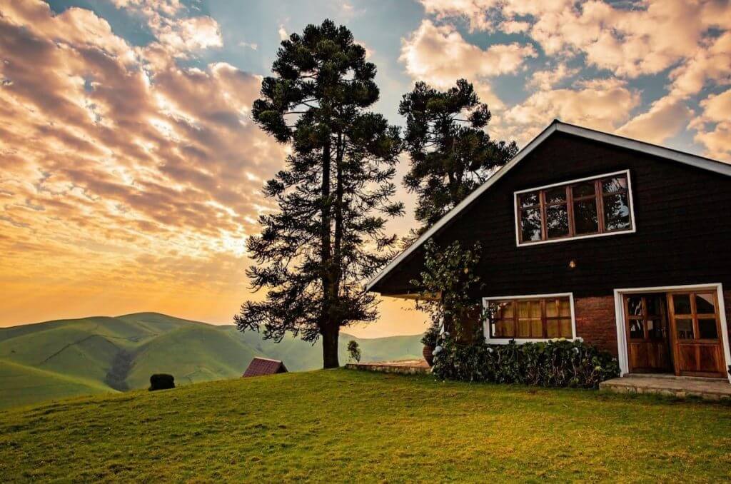 Visit Rushengo farmhouse in Masisi Sunset, visiter l'auberge de Rushengo à Masisi