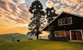 Visit Rushengo farmhouse in Masisi Sunset, visiter l'auberge de Rushengo à Masisi