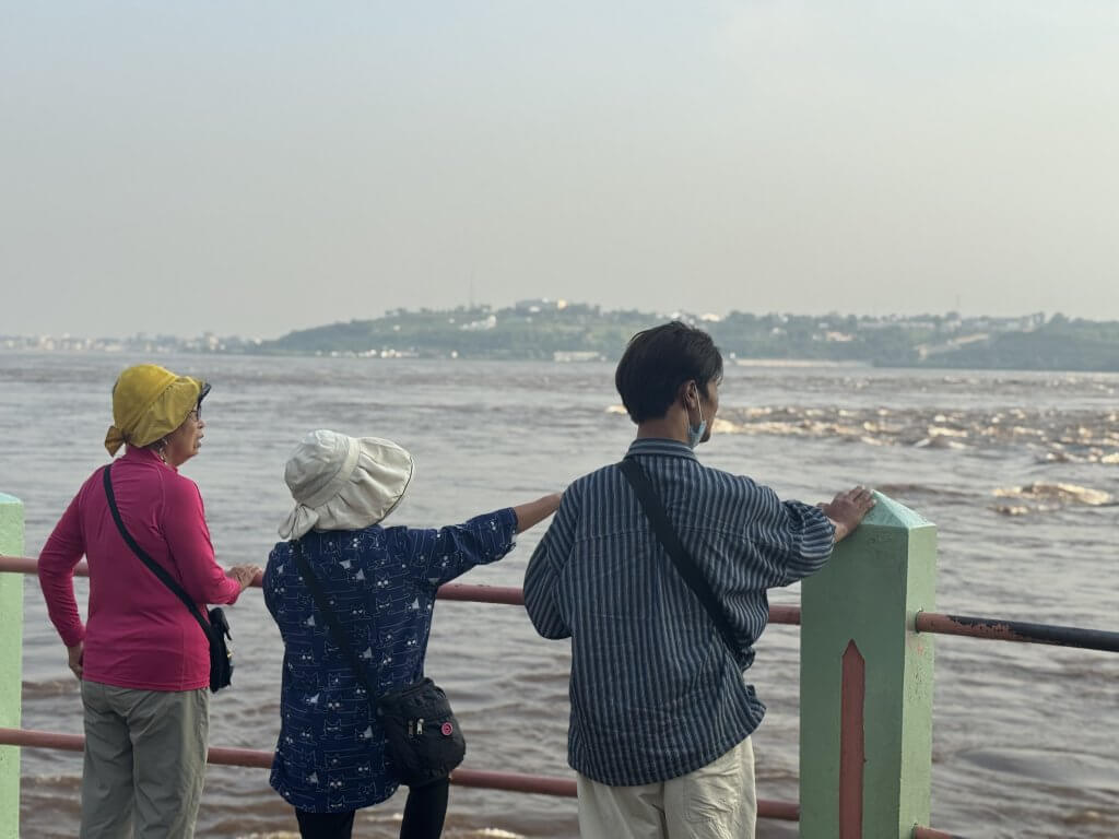 Exploring Brazzaville: Les rapides